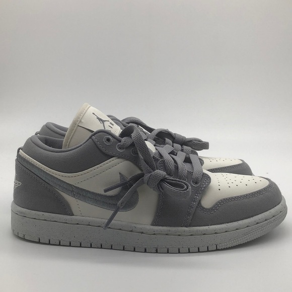 Air Jordan Wmns 1 Low SE Sneaker in Light Steel Grey DV0426 012 - Picture 2 of 5